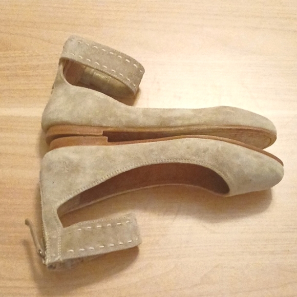 Frye "Carson" Ash Suede Ankle Strap Ballet Flats in Size 8 B - Picture 4 of 8